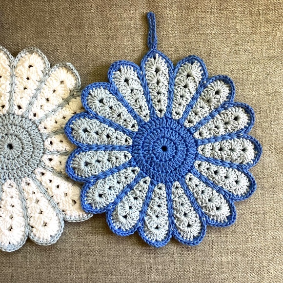Crochet Floral Potholders Set Of 2 Cotton Blue White Daisy NWT Handcrafted In US - Picture 6 of 7